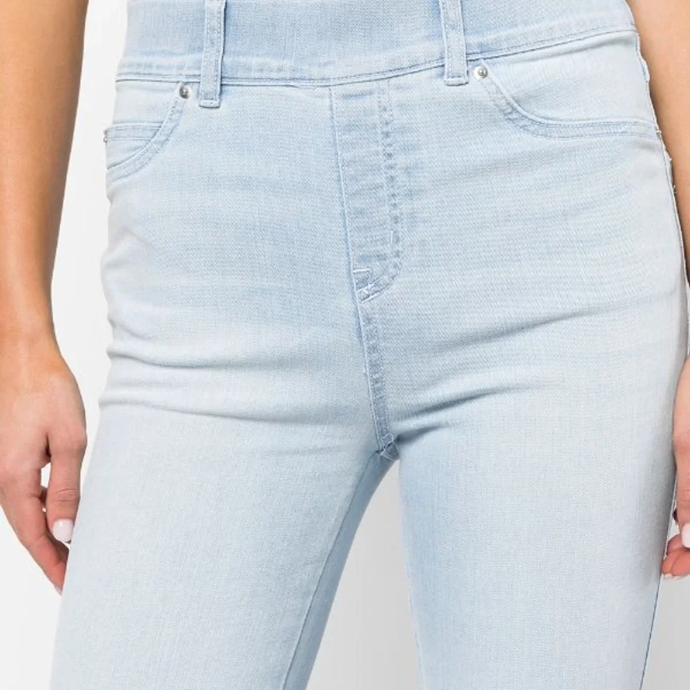 NEW NWT SPANX Flare Jean In Retro Light Wash